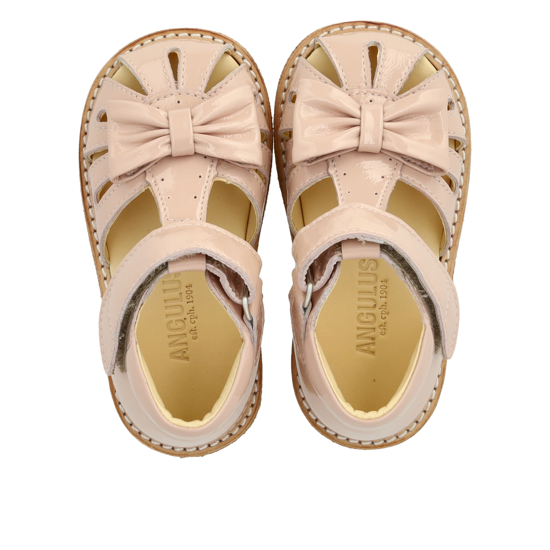 Begynder sandal med sløjfe og velcro lukning