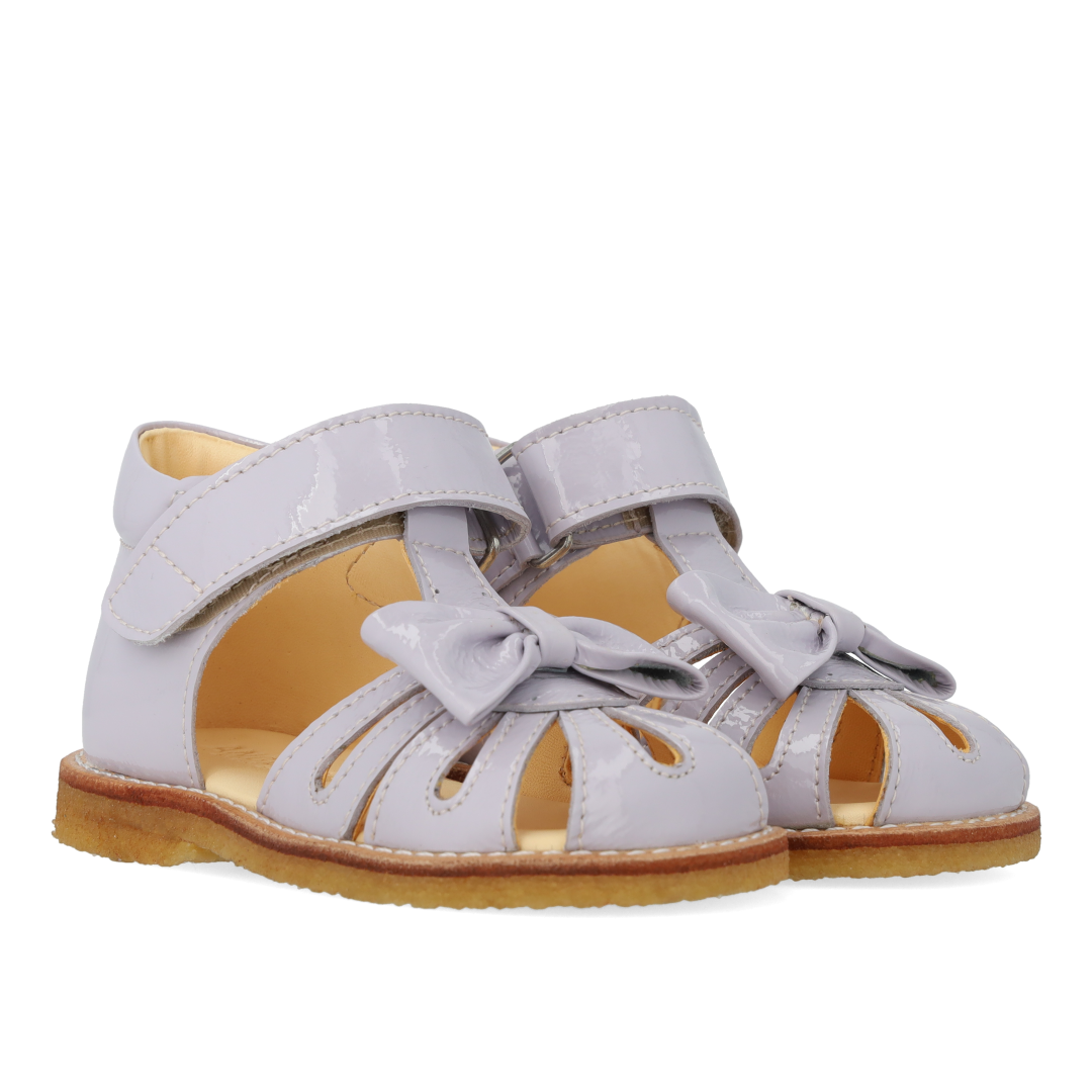 Begynder sandal med sløjfe og velcro lukning