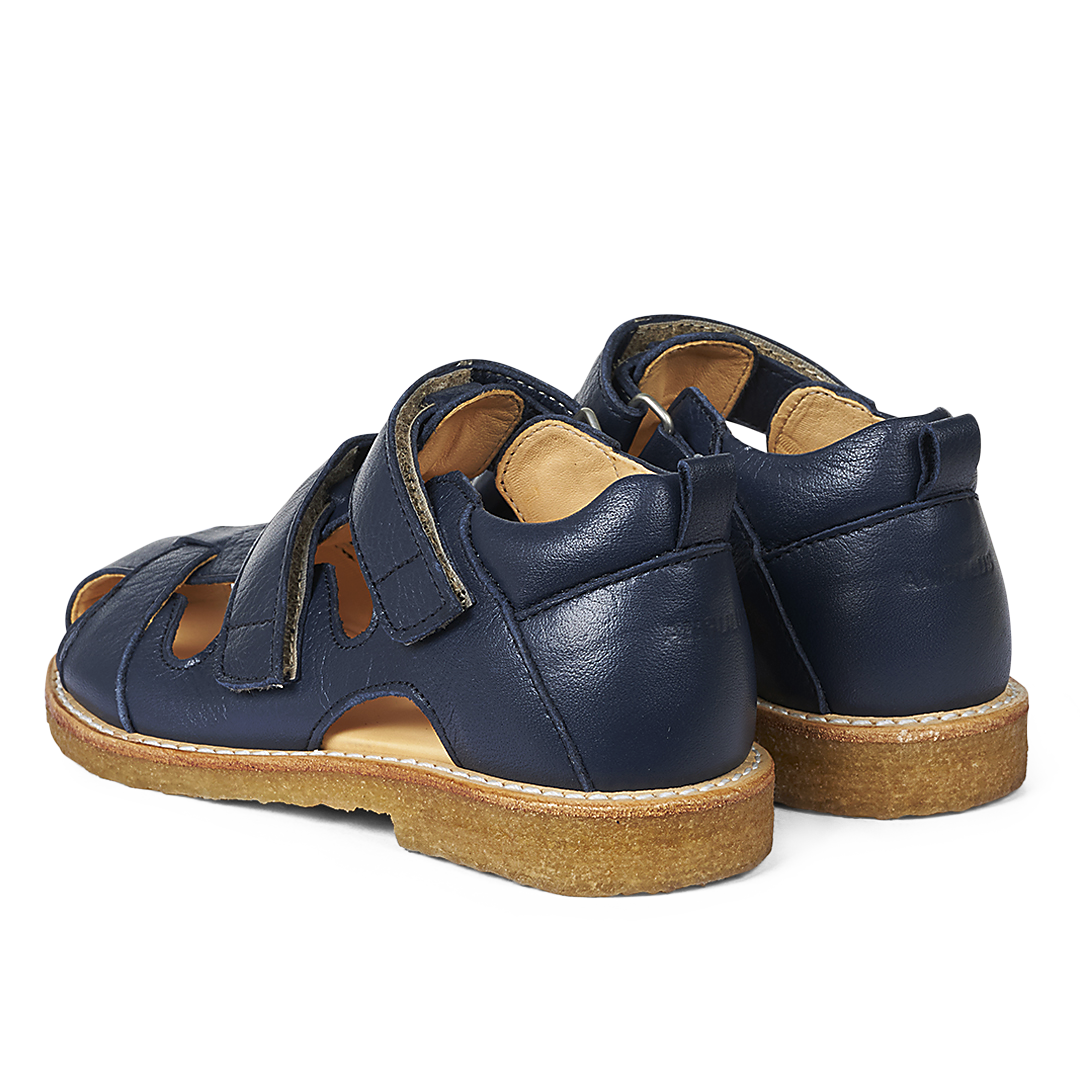 Sandal med velcro lukning