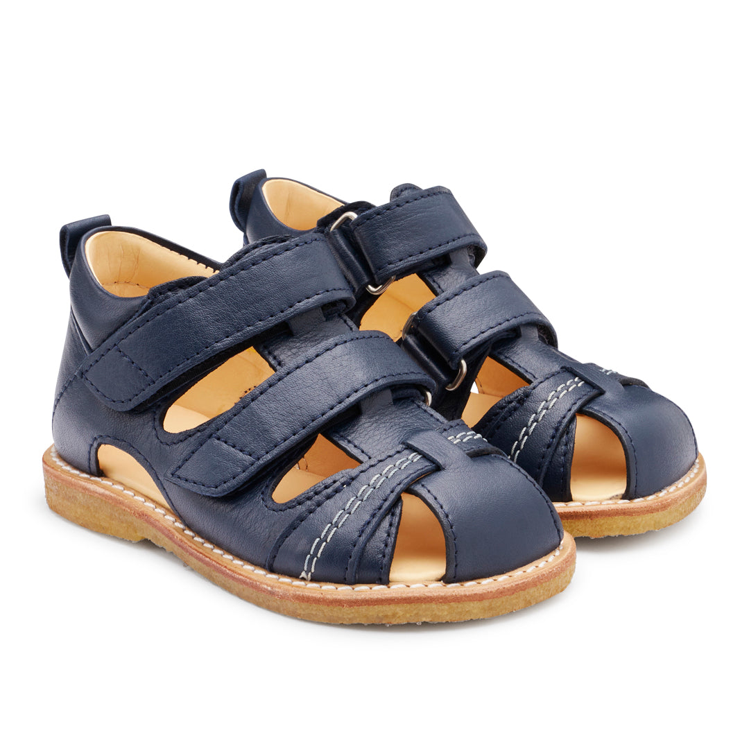 Begynder sandal med velcrolukning