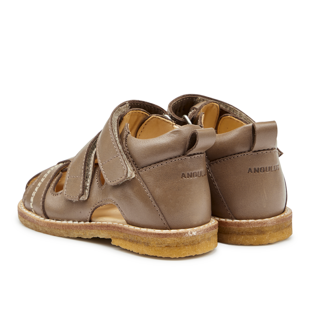 Begynder sandal med velcrolukning