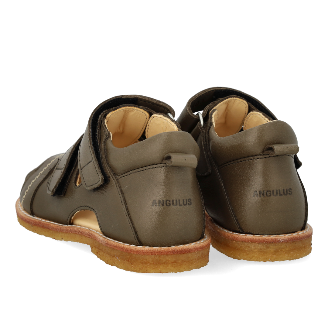 Begynder sandal med velcrolukning