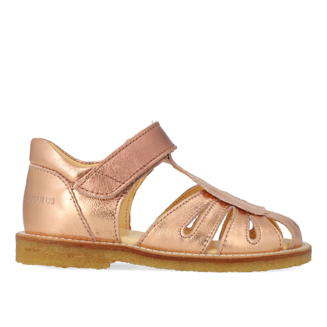 Sandal med dråbedetalje