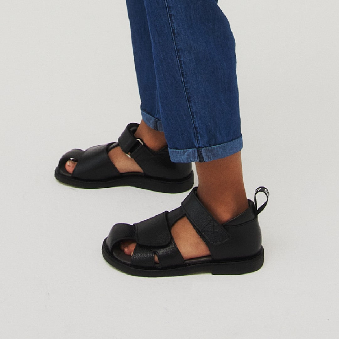 Sandal med logobånd og velcrolukning
