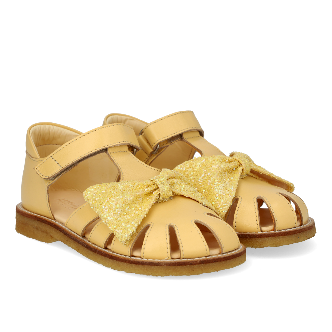 Sandal med glittersløjfe og velcrolukning