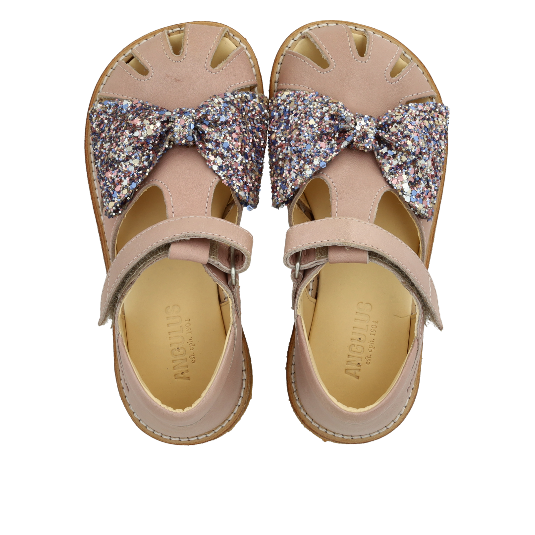 Sandal med glittersløjfe og velcrolukning