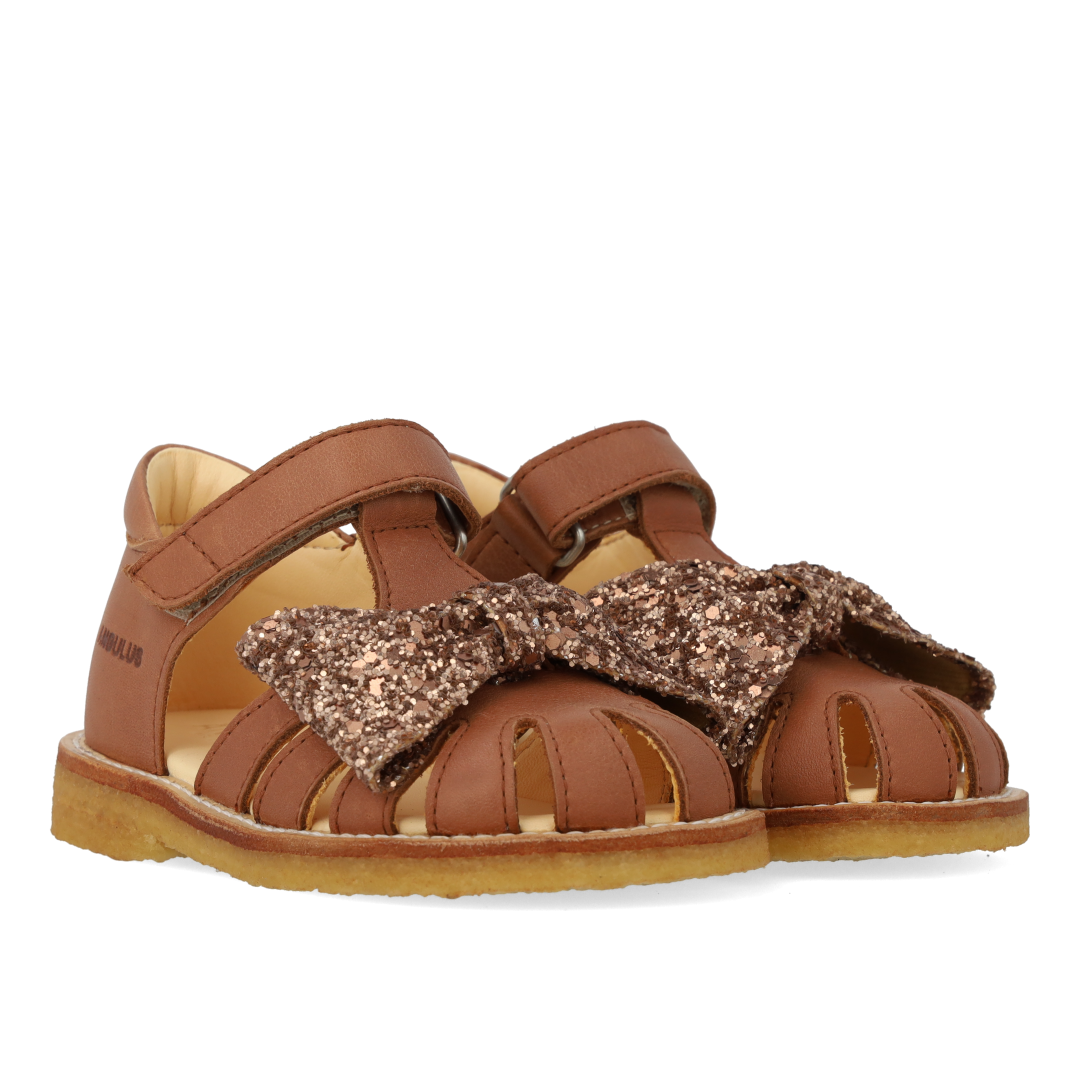 Begynder sandal med glittersløjfe og velcrolukning