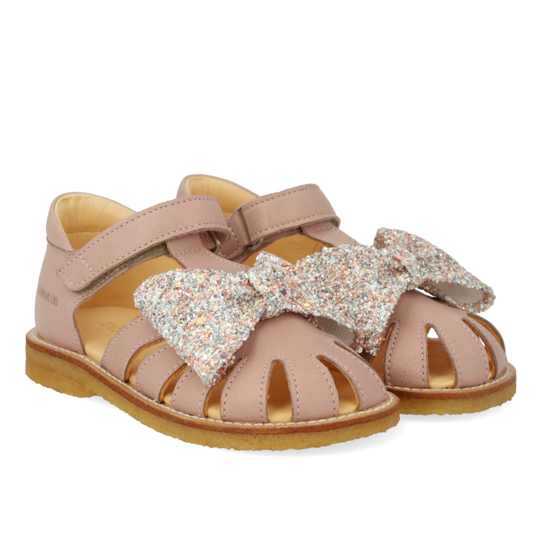 Begynder sandal med glittersløjfe og velcrolukning