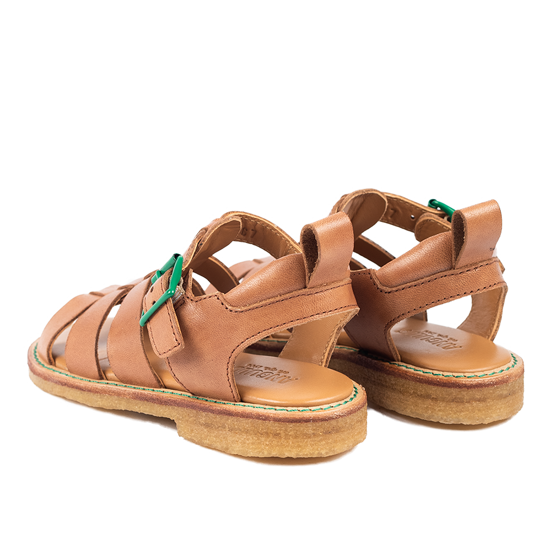 Sandal med spænde og kontrast detaljer