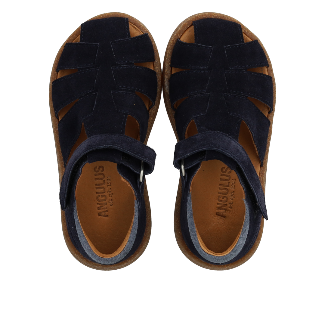 Sandal med justerbar velcrolukning