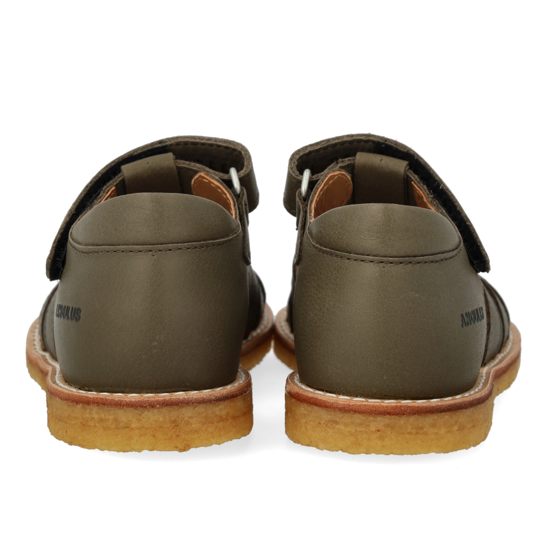 Begynder sandal med bi broderi