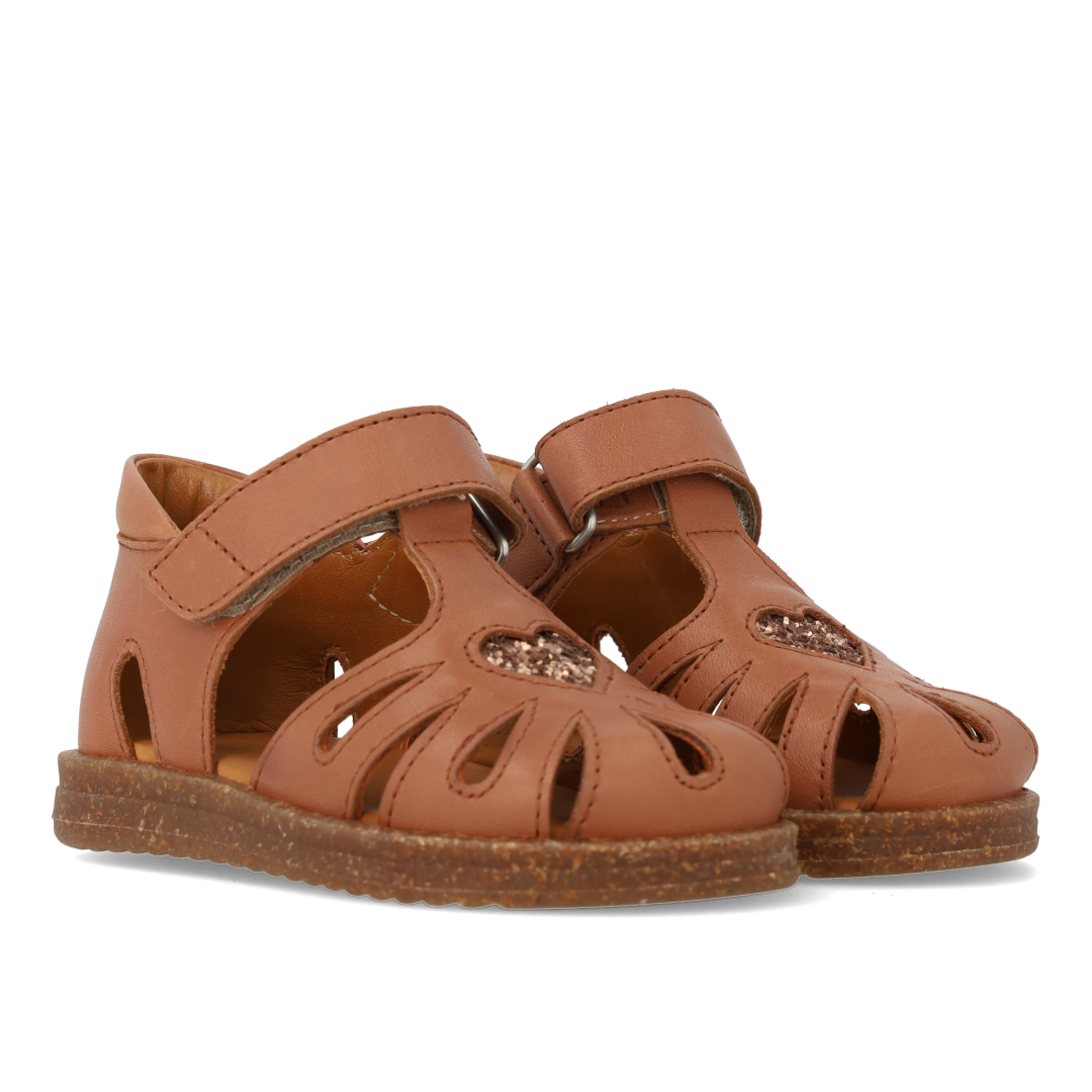 Begynder sandal med funklende glitterhjerte