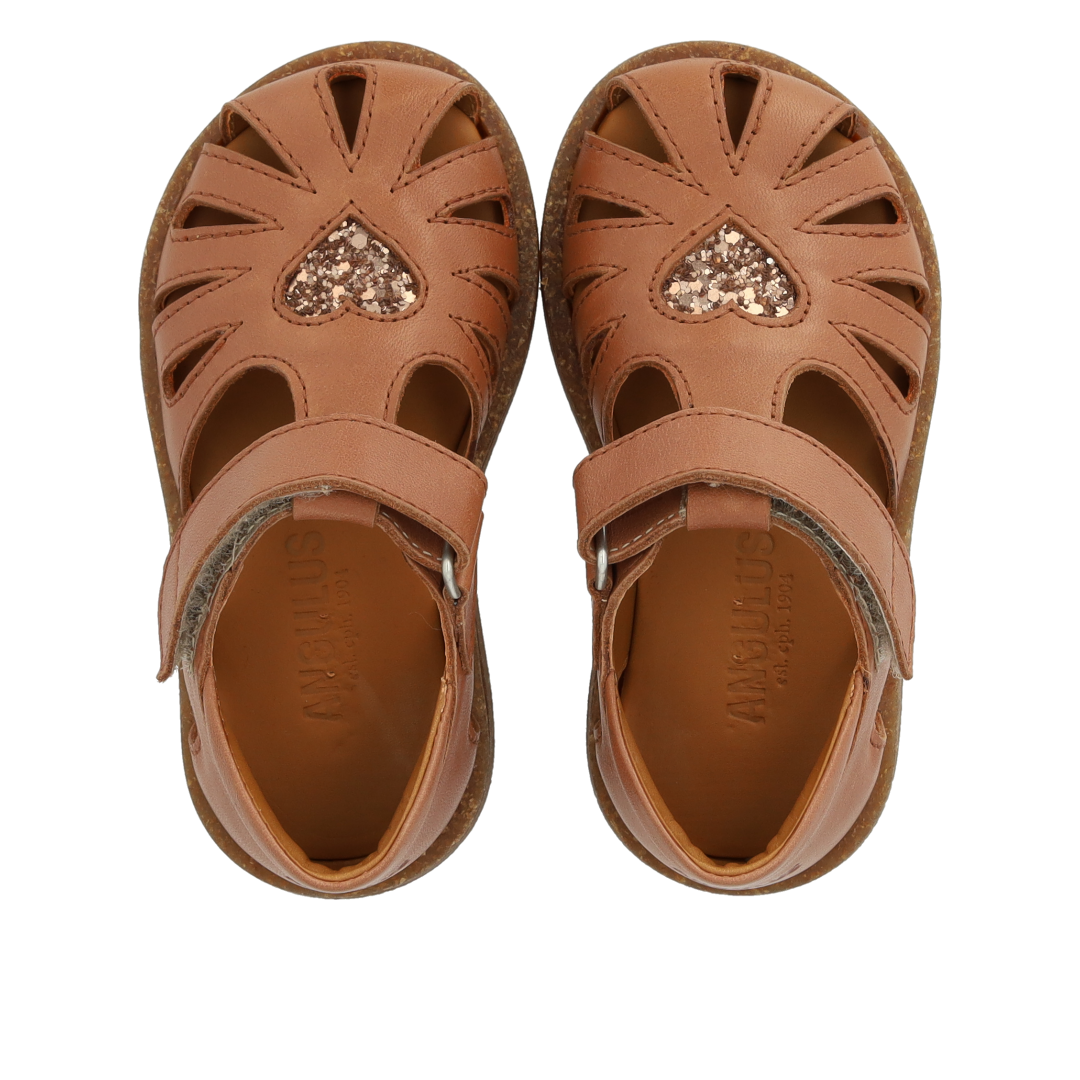 Begynder sandal med funklende glitterhjerte