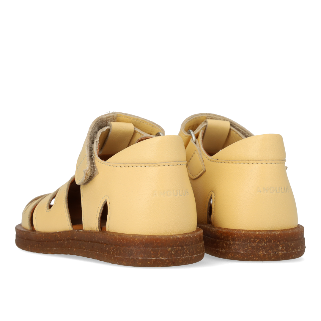 Begynder sandal med funklende glitterhjerte