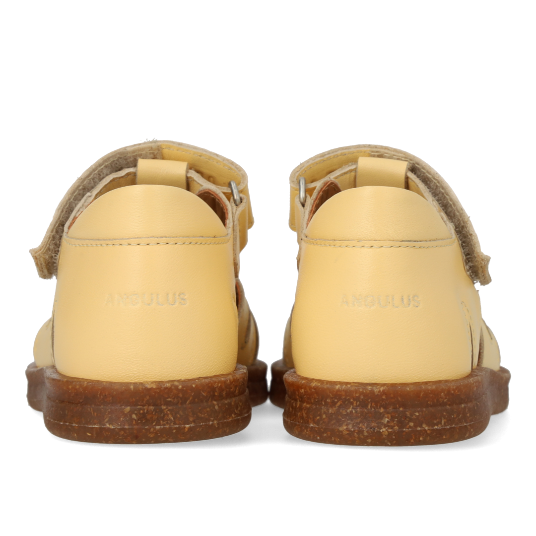 Begynder sandal med funklende glitterhjerte
