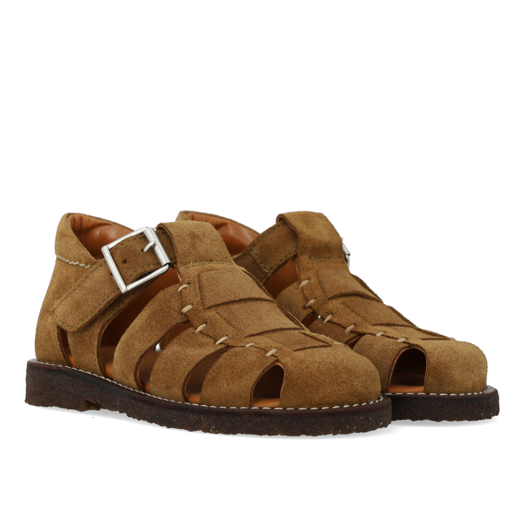 Fisherman sandal med lukket tå og stikningsdetalje