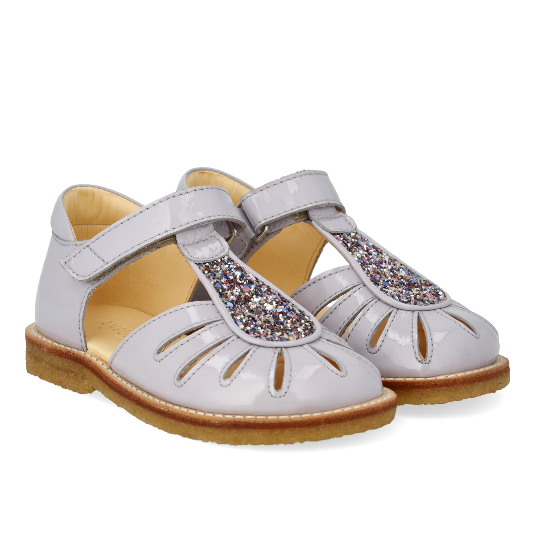 Sandal med dråbedetalje i funklende glitter