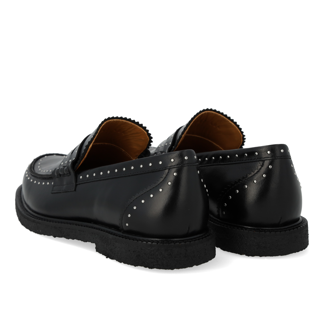 Klassisk Penny loafer med dekorative sølvnitter