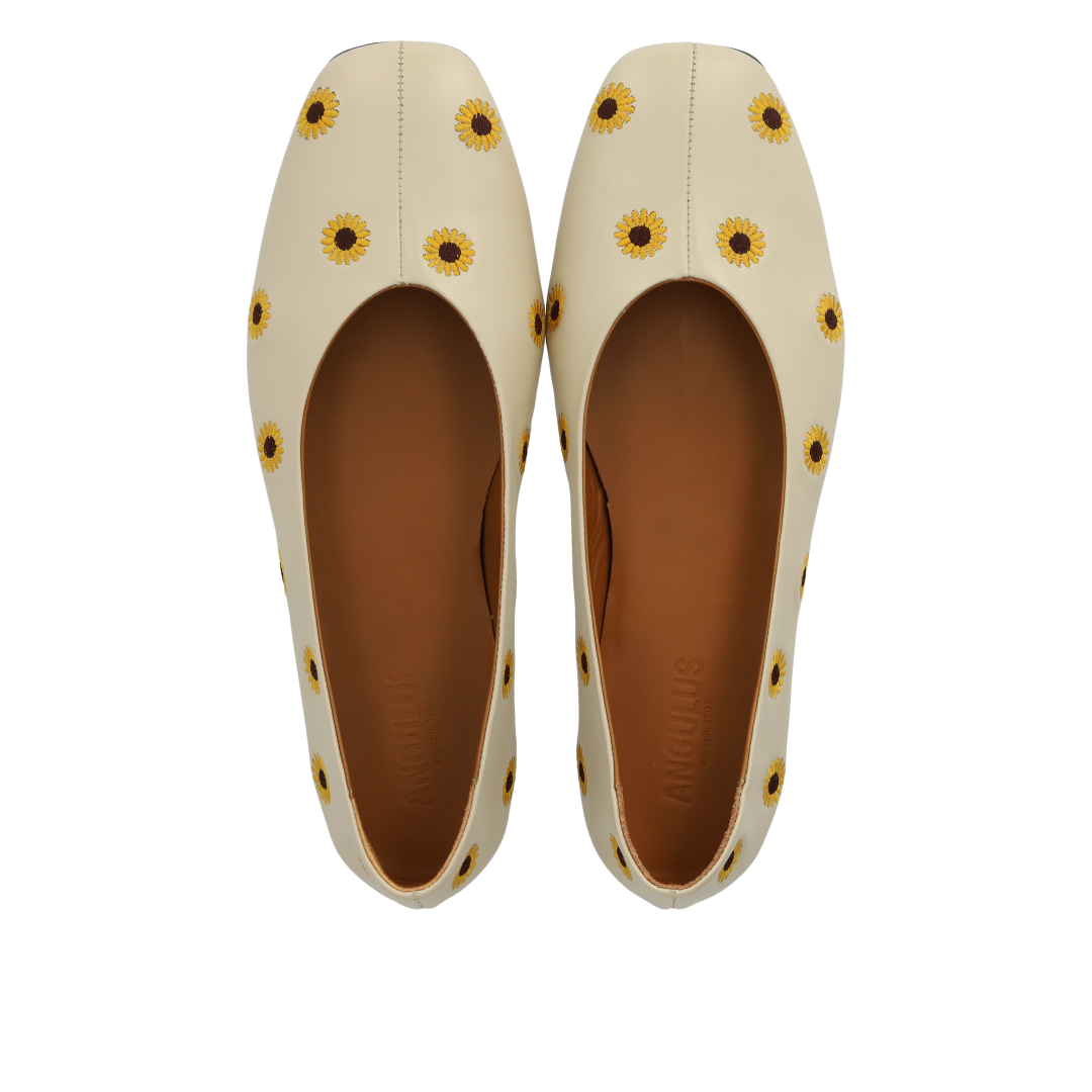 Ballerina med solsikkebroderi