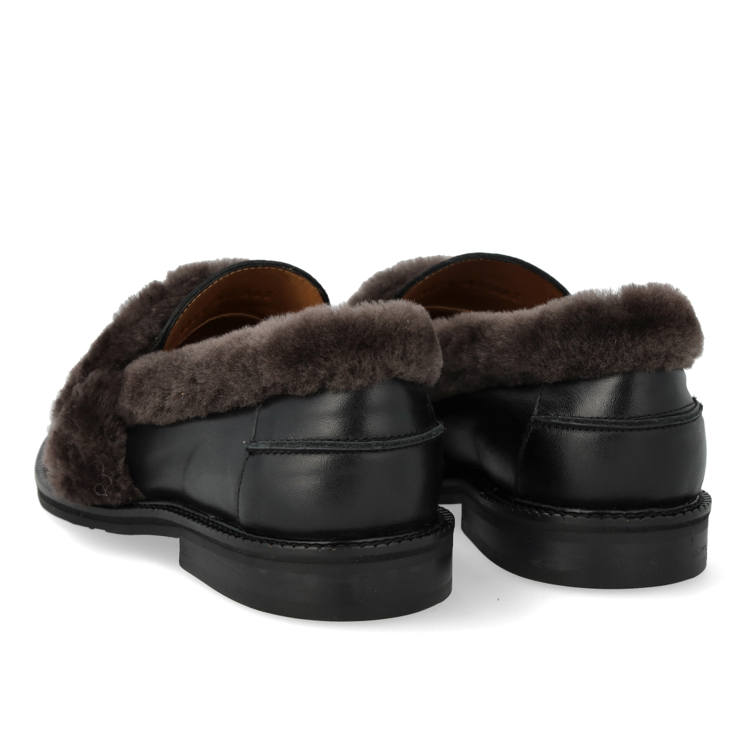 Loafer med bløde pelskanter