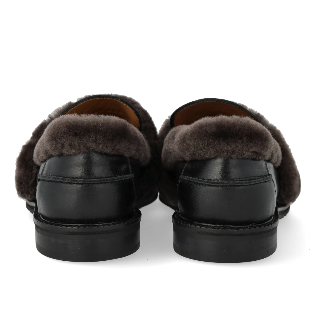 Loafer med bløde pelskanter