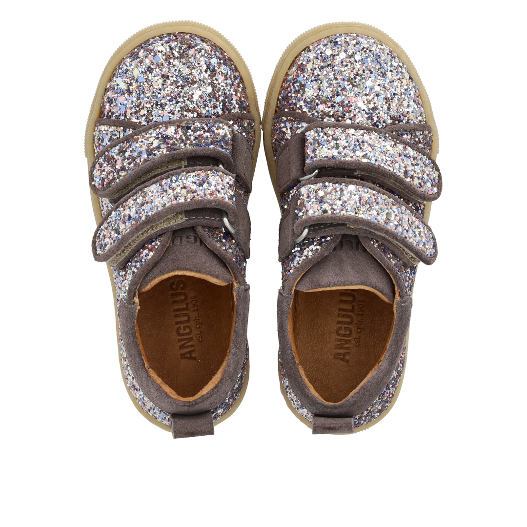 Funklende glitter-sneaker med ruskindskanter