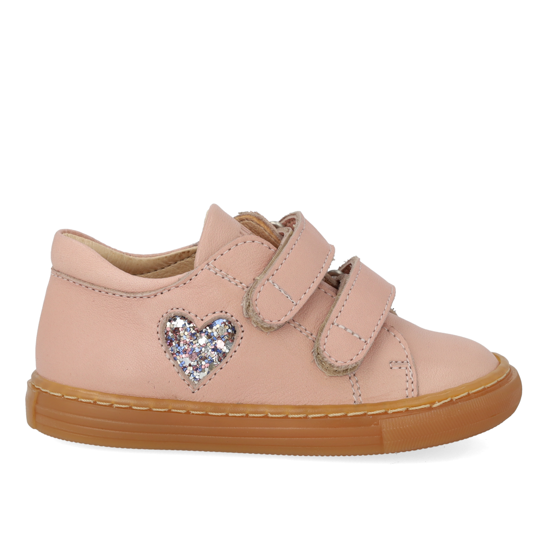 Begynder sneaker med funklende glitterhjerte