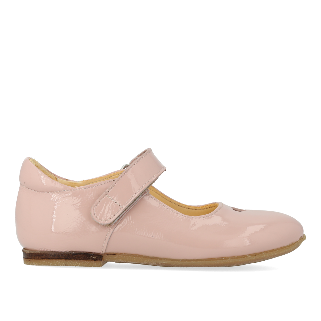 Ballerina med udstandset hjertemotiv