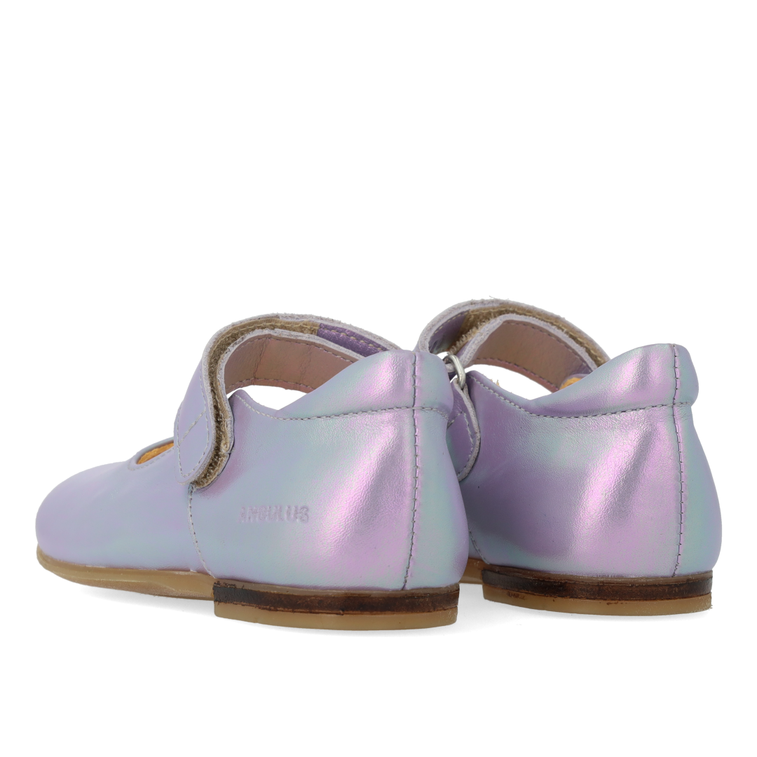 Ballerina med udstandset hjertemotiv