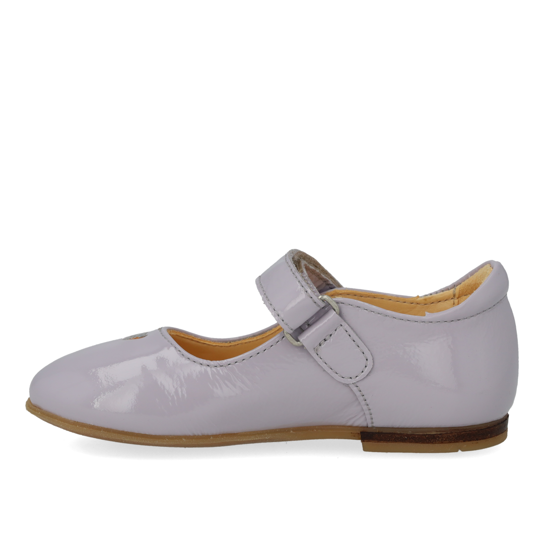 Ballerina med udstandset hjertemotiv