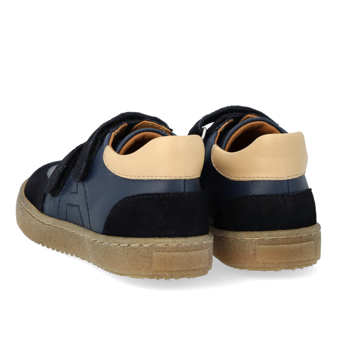Sporty colour-block sneaker
