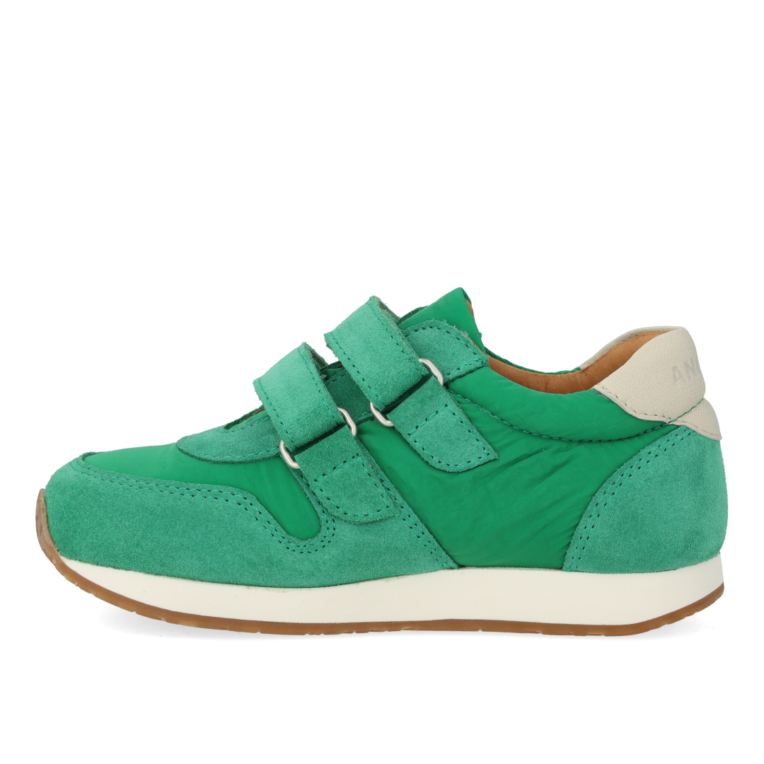 Running style sneaker