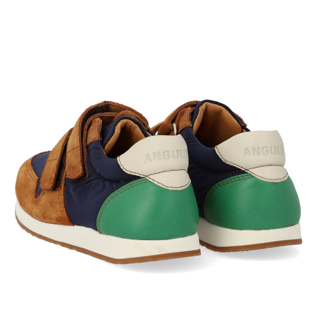 Running style sneaker