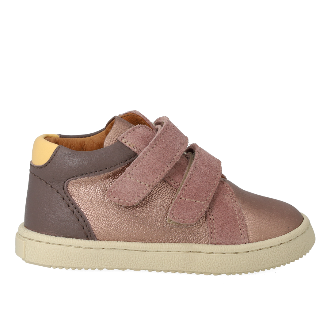 Mid-cut sneaker
