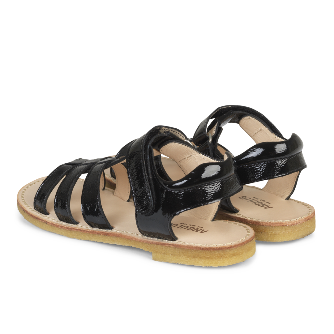 Sandal med T-rem og velcrolukning