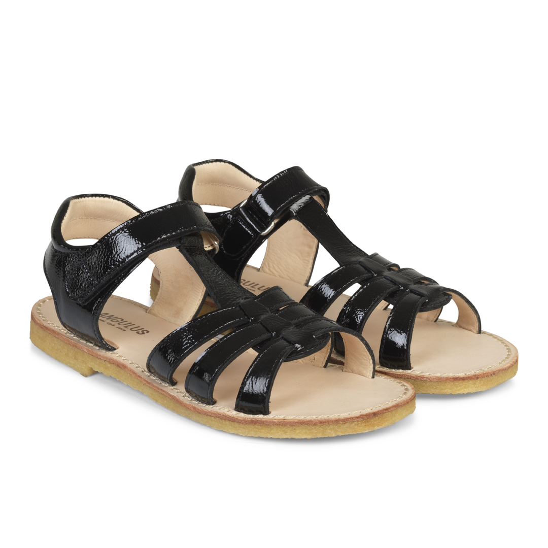 Sandal med T-rem og velcrolukning
