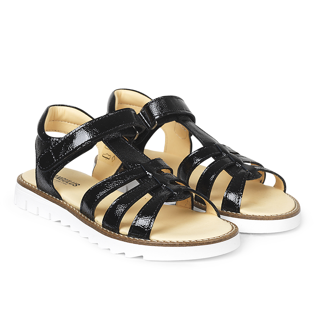 Sandal med T-rem og velcrolukning