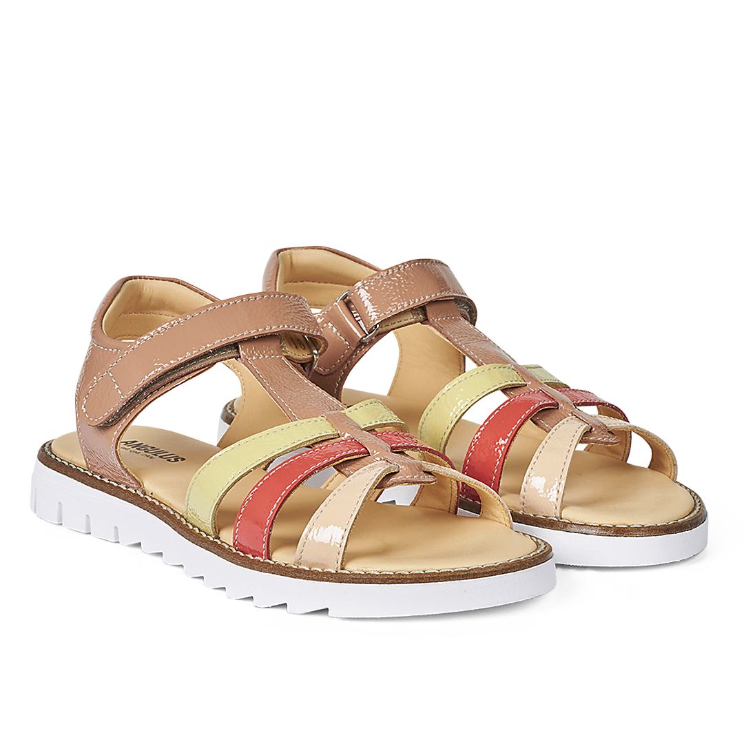 Sandal med T-rem og velcrolukning