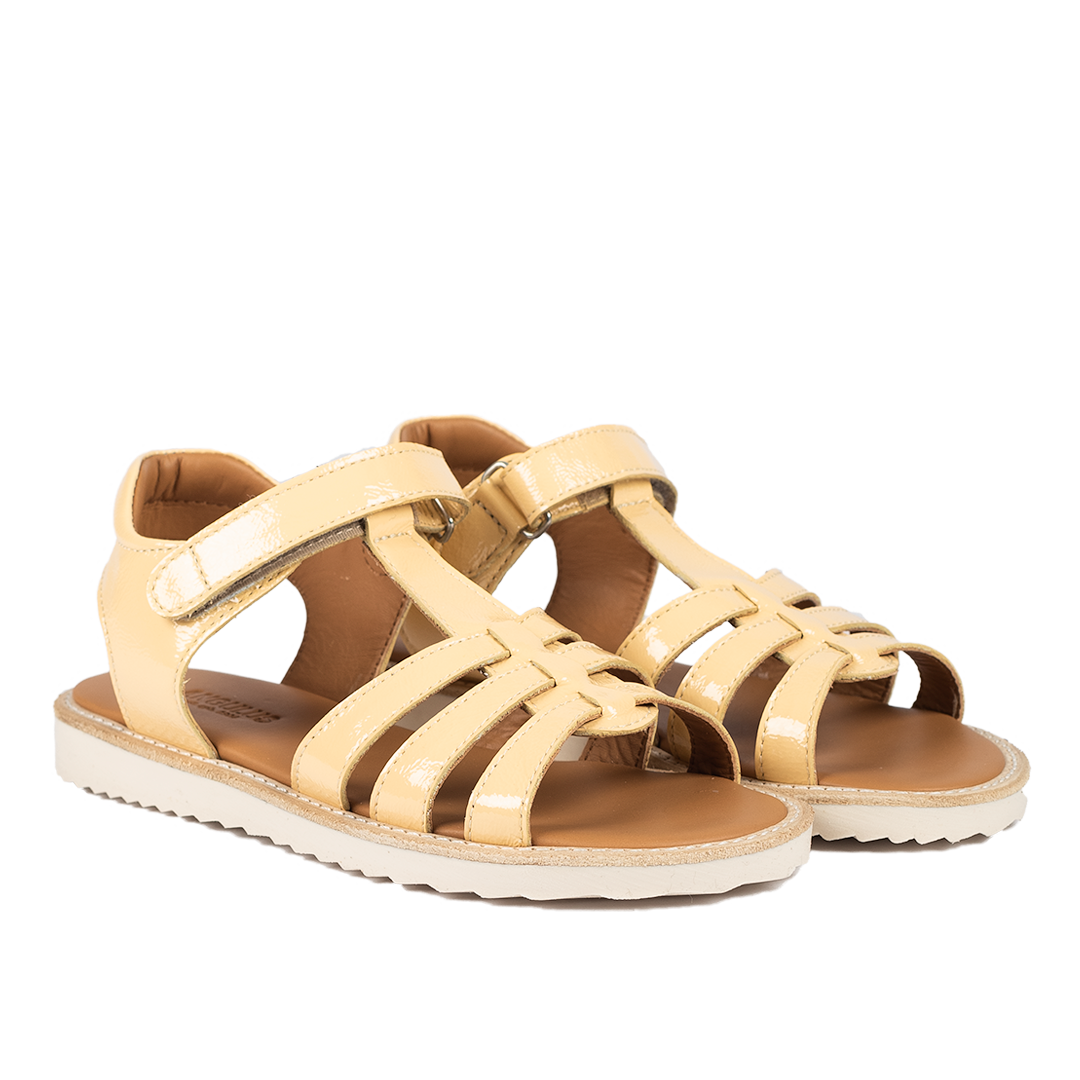 Sandal med T-rem og velcrolukning