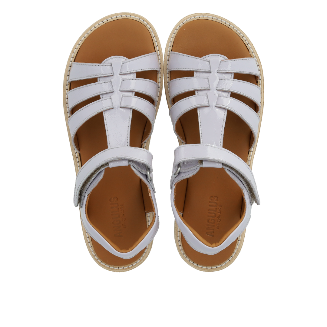 Sandal med T-rem og velcrolukning