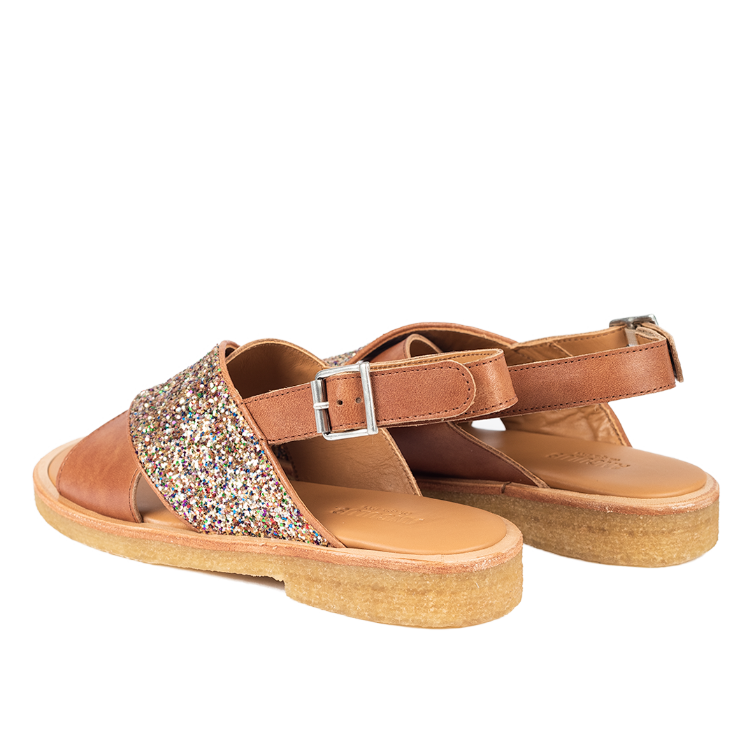 Krydssandal med funklende glitterdetalje