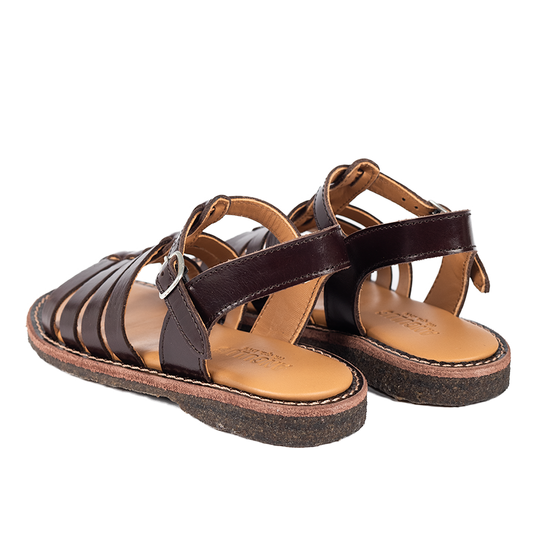 Sandal med åben tå og spændelukning
