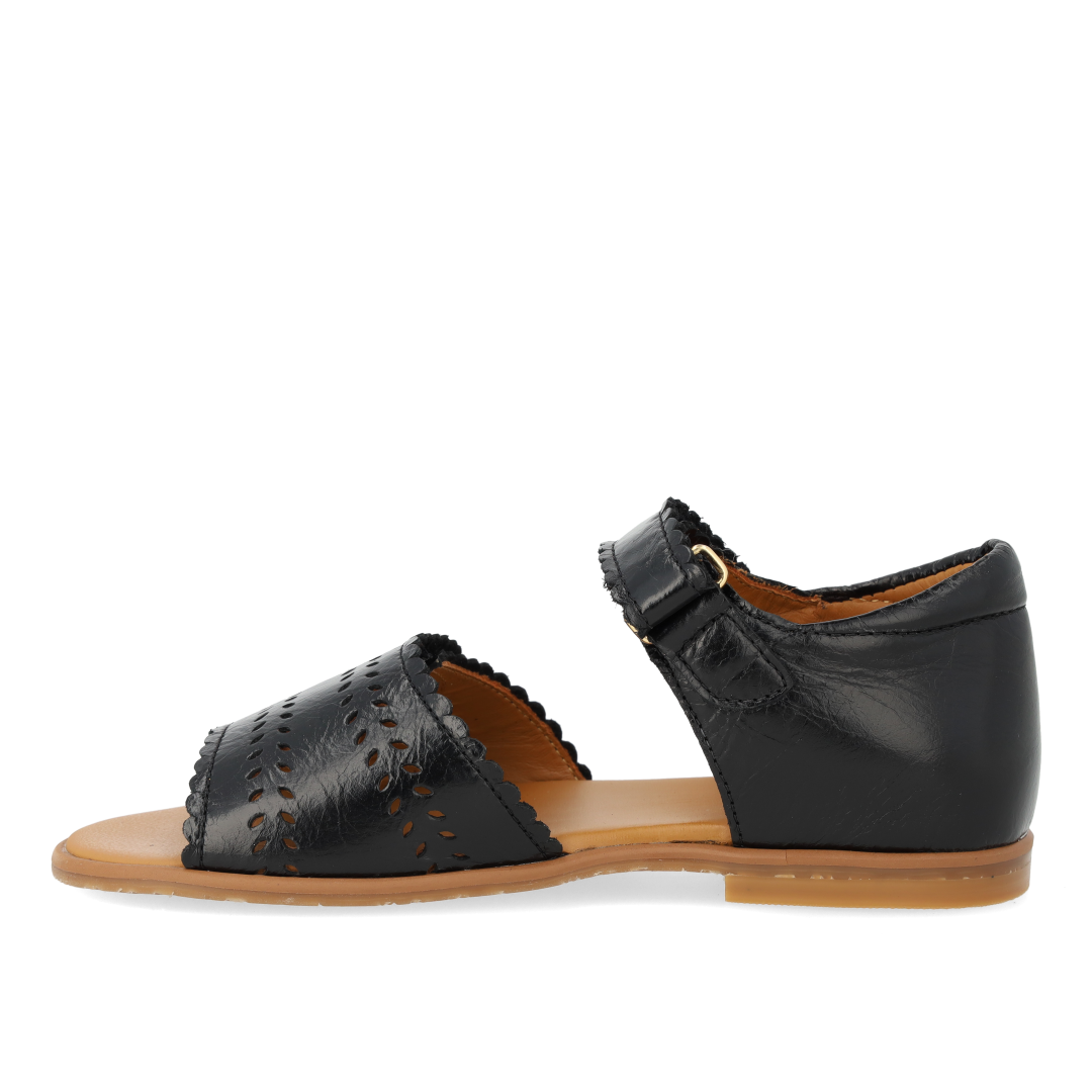 Sandal med perforering og dobbelt velcro