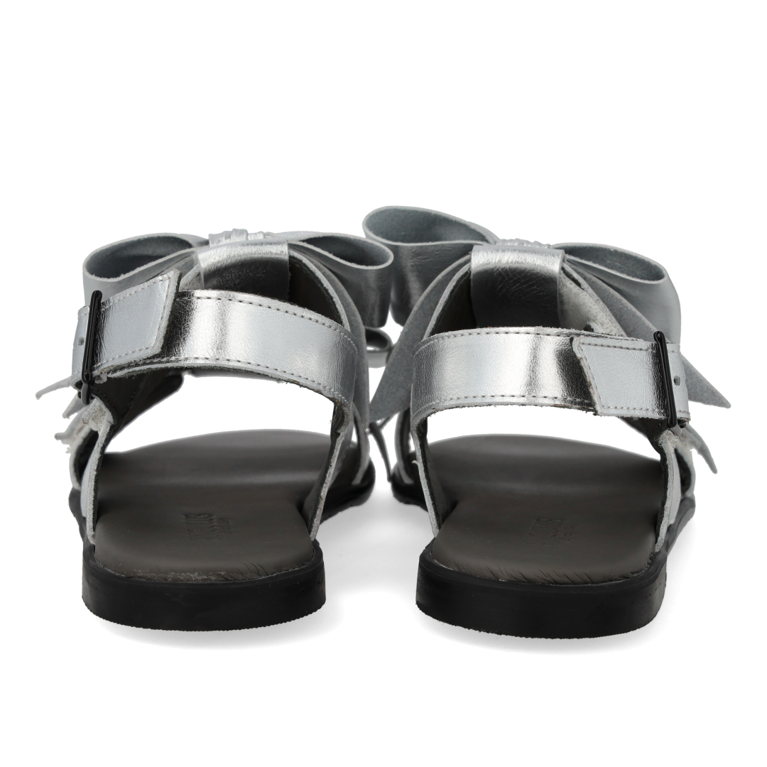 Sandal med sløjfe, velcro og spænde