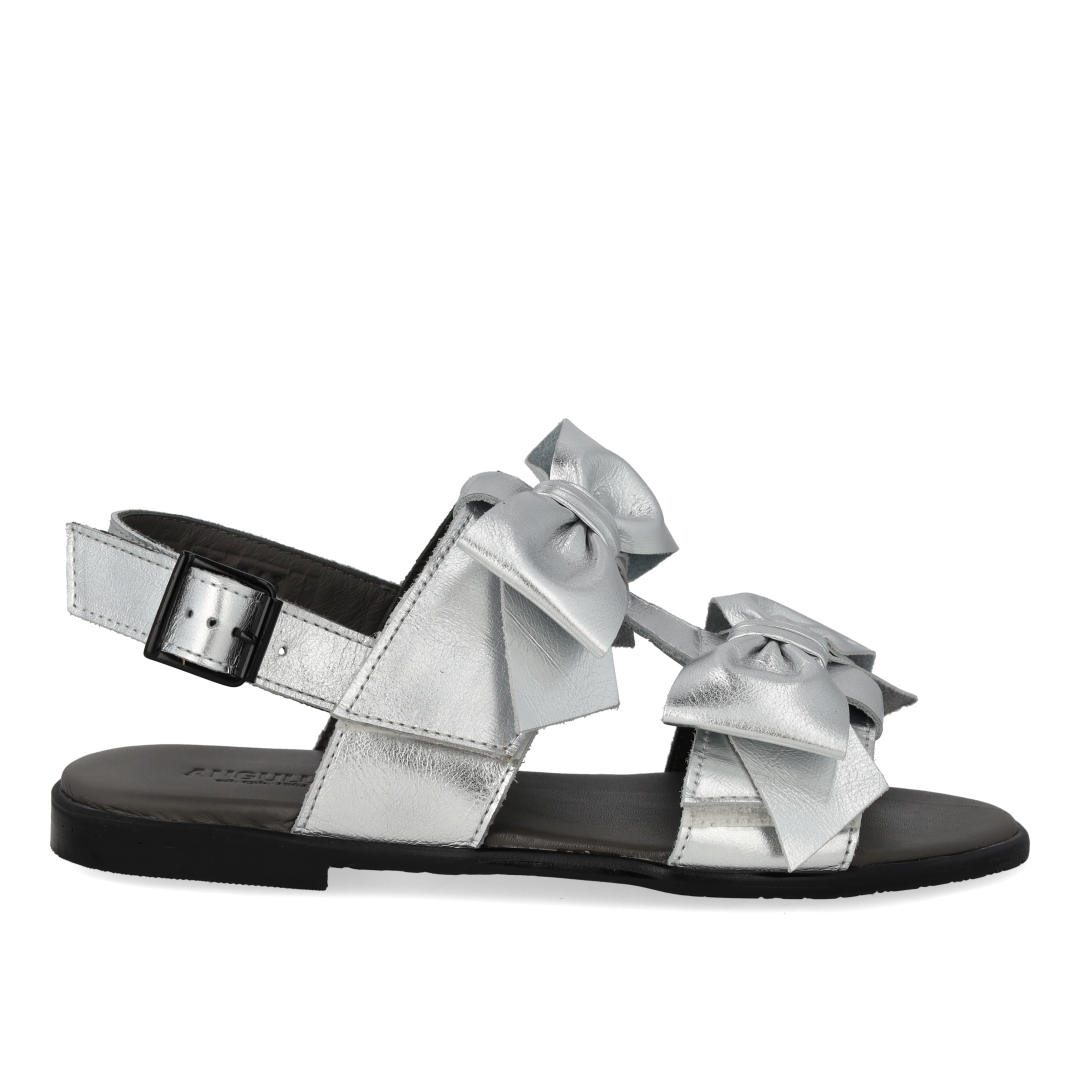 Sandal med sløjfe, velcro og spænde