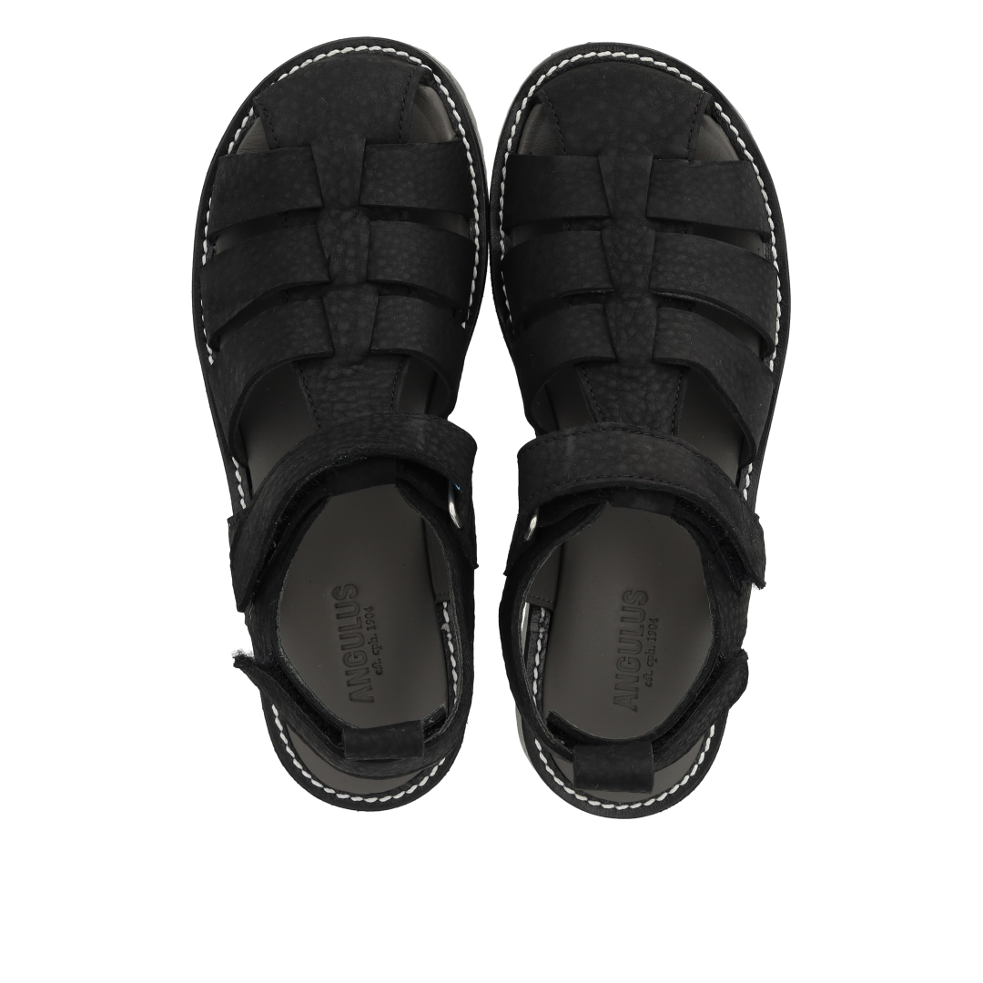 Sandal med lukket tå og dobbelt velcro