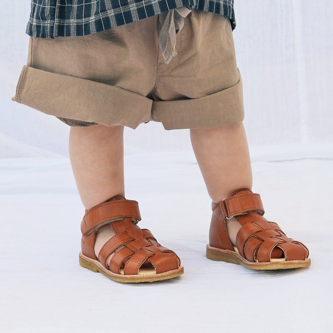 Begynder sandal med velcrolukning