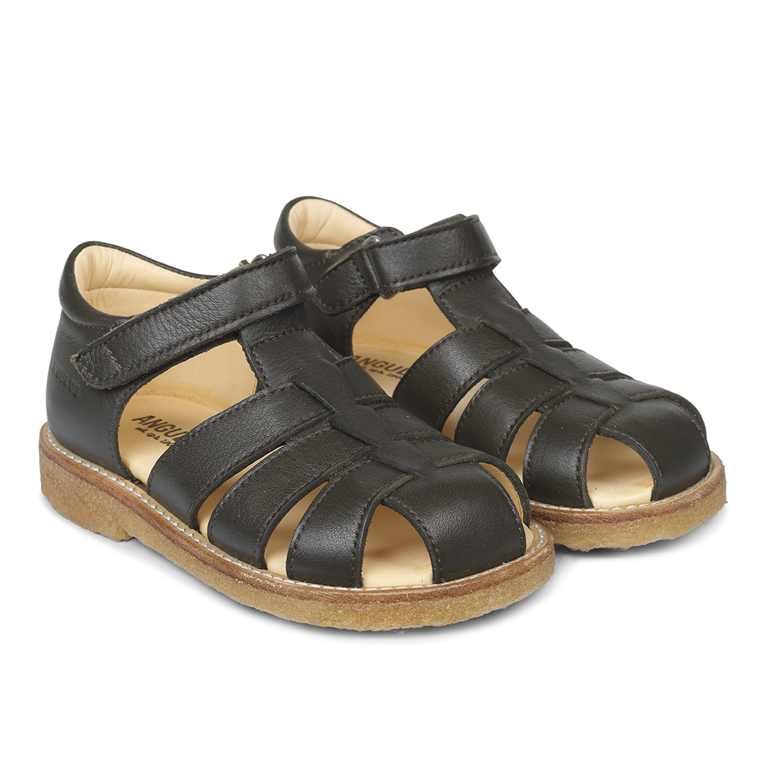 Sandal med justerbar velcrolukning