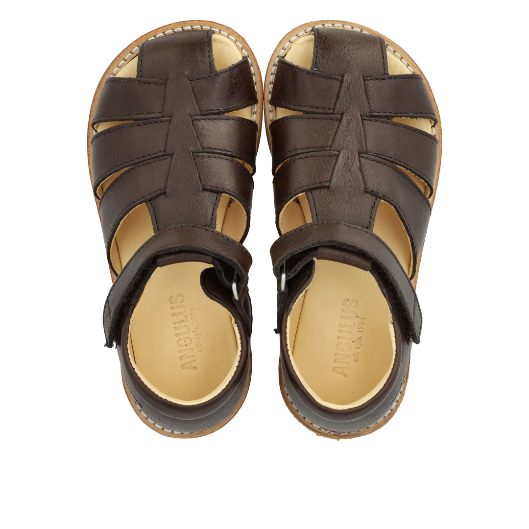 Sandal med justerbar velcrolukning