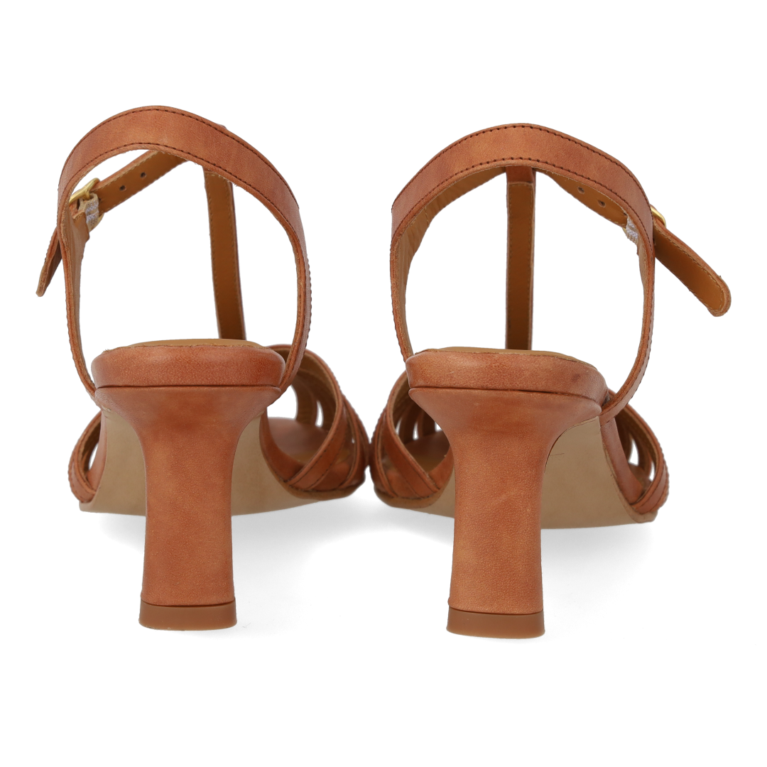 Højhælet sandal med smuk organisk frontdetalje